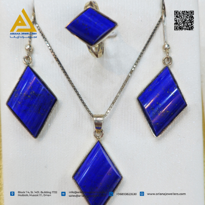 Diamond-Shaped Blue Stone Set